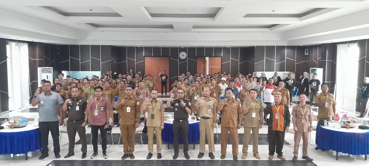 Kajari Sambas pimpin deklarasi anti korupsi bersama Kades se Kecamatan Sajingan Besar dan Paloh.