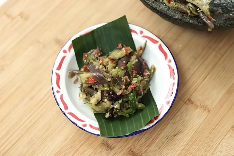 Resep sambal terong ala Chef Devina Hermawan sempat viral beberapa saat lalu di media sosial Tiktok.