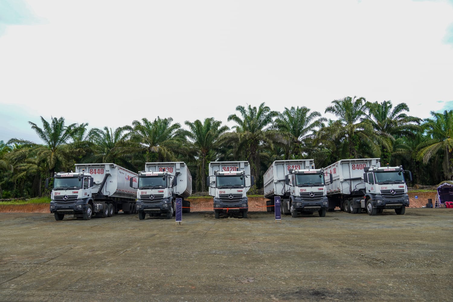 Penyerahan 5 unit Mercedes-Benz Truck Actros 4048 S.