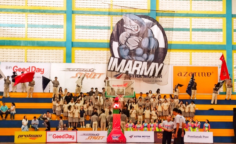 IMARMY pendukung tim basket SMA ImManuel Pontianak.