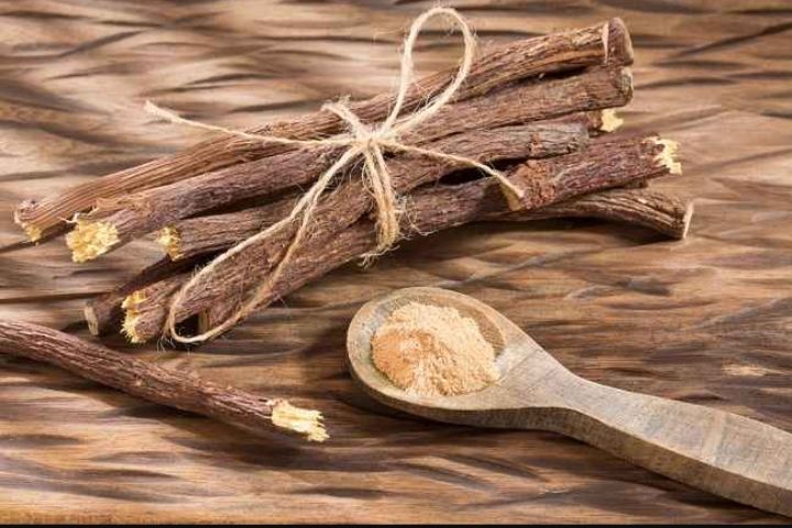 Akar manis atau Licorice telah lama digunakan sebagai obat tradisional.