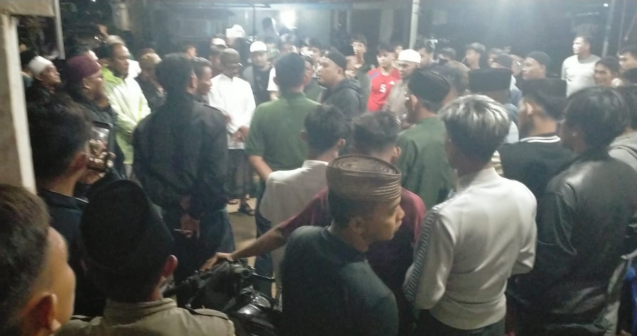 KASUS : Suasana di Pasar Sungai Bakau Kecil sempat ramai akibat kasus pengeroyokan.