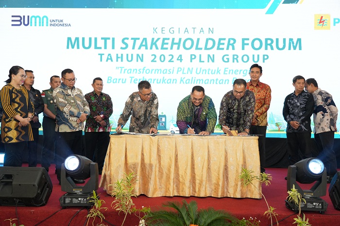 MOU: Pj Sekda Kalbar Mohammad Bari menyaksikan penandatanganan kerjasama (MoU) antara PT Fajar Saudara Kusuma, PT Gree Energy, dan PLN Nusa Daya.&nbsp;