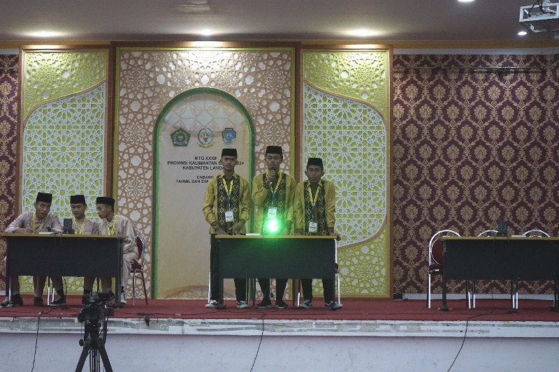 UNJUK KEBOLEHAN: Para Peserta cabang lomba Hifzil Quran 1 dan 5 Juz Ma&rsquo;attilawah unjuk kebolehan dalam babak final MTQ ke-32 tingkat Provinsi Kalimantan Barat di Kabupaten Landak.