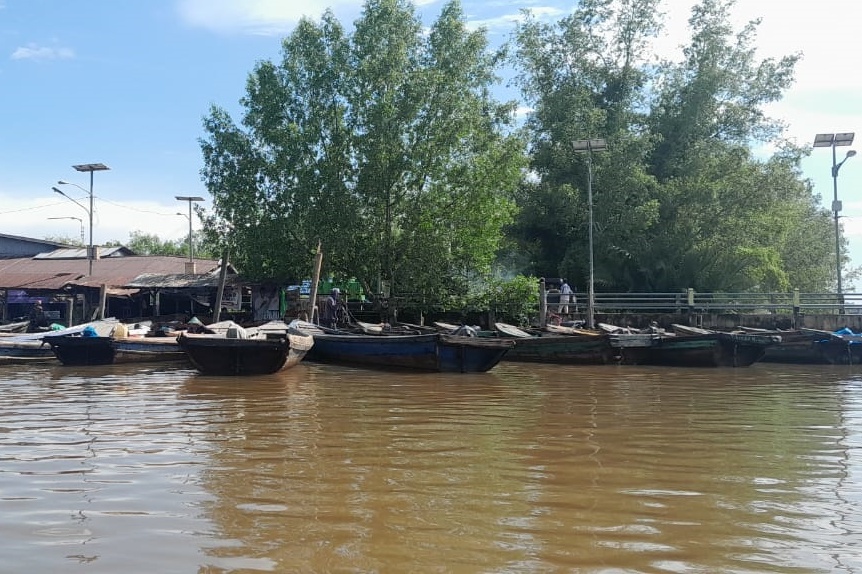 WISATA SUNGAI: Kabupaten Sambas dikenal sebagi daerah yang memiliki banyak destinasi wisata alam, termasuk wisata sungai.