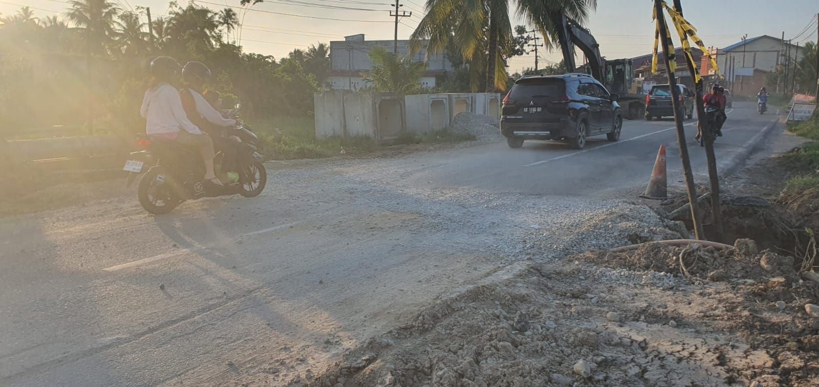 PERBAIKAN : Salah satu lokasi perbaikan jembatan di Jalan Raya Senggiring-Sungai Pinyuh.