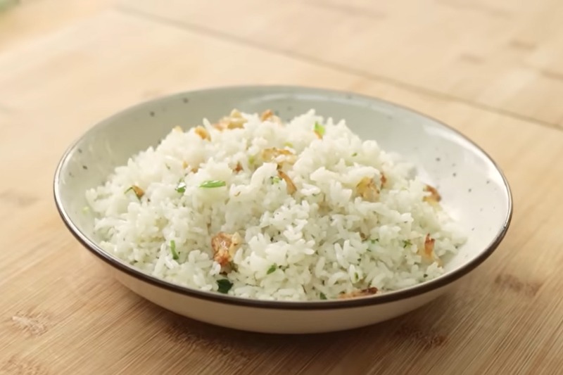 Resep nasi goreng simpel ala Chef Devina Hermawan.