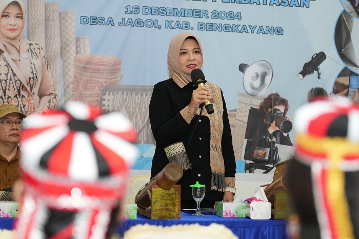 BUKA: Windy Prihastari saat membuka&nbsp;workshop Digital Marketing&nbsp;di Desa Jagoi Babang, Kabupaten Bengkayang, Senin (16/12).&nbsp;