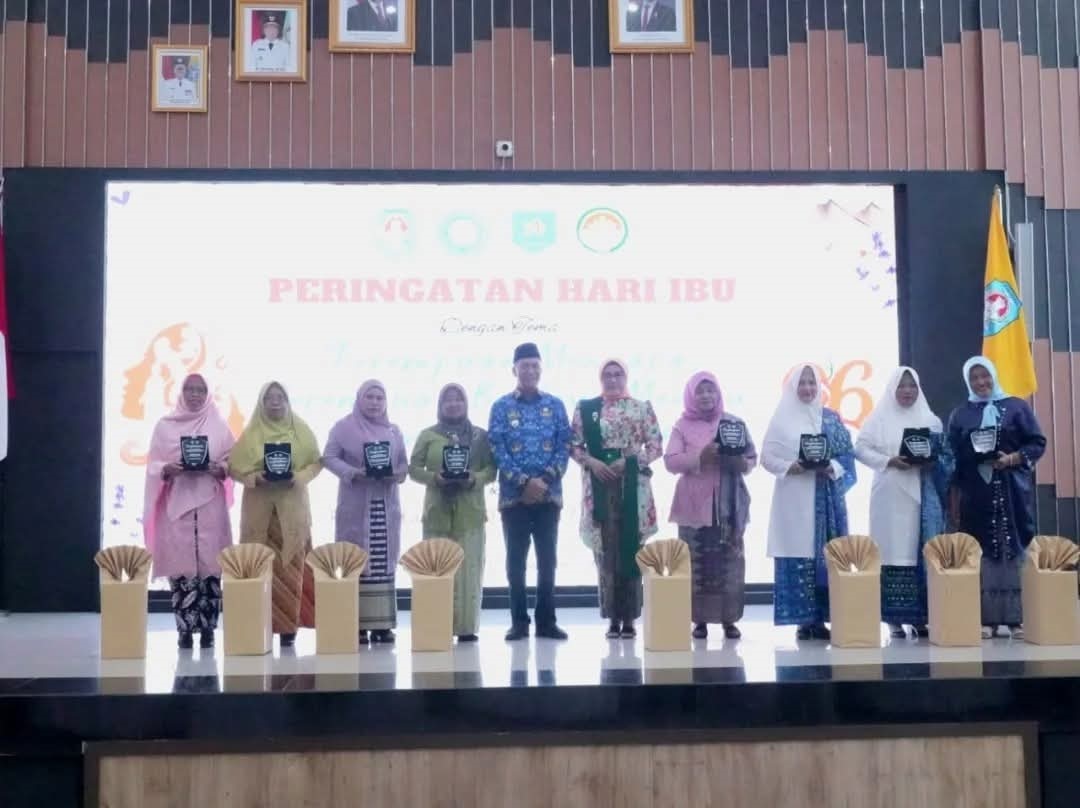 HADIR: Pj Bupati Kubu Raya, Syarif Kamaruzaman menghadiri peringatan Hari Ibu ke-94 di Aula Praja Utama Kantor Bupati Kubu Raya.