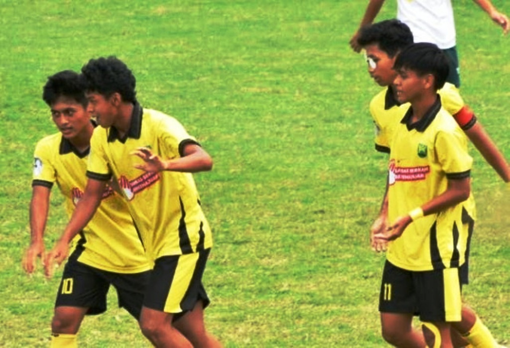 SELEBRASI: Pemain Gabsis saat merayakan gol di laga semifinal Piala Soeratin U-15 di Yogyakarta pada Rabu (18/12).