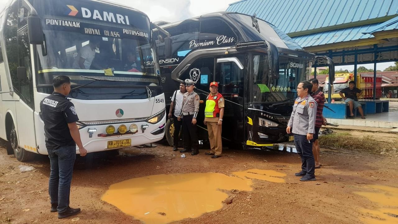 LAYAK JALAN: Ram Chek dilakukan oleh Dinas Perhubungan Kabupaten Kapuas Hulu terhadap sejumlah PO di Putussibau.