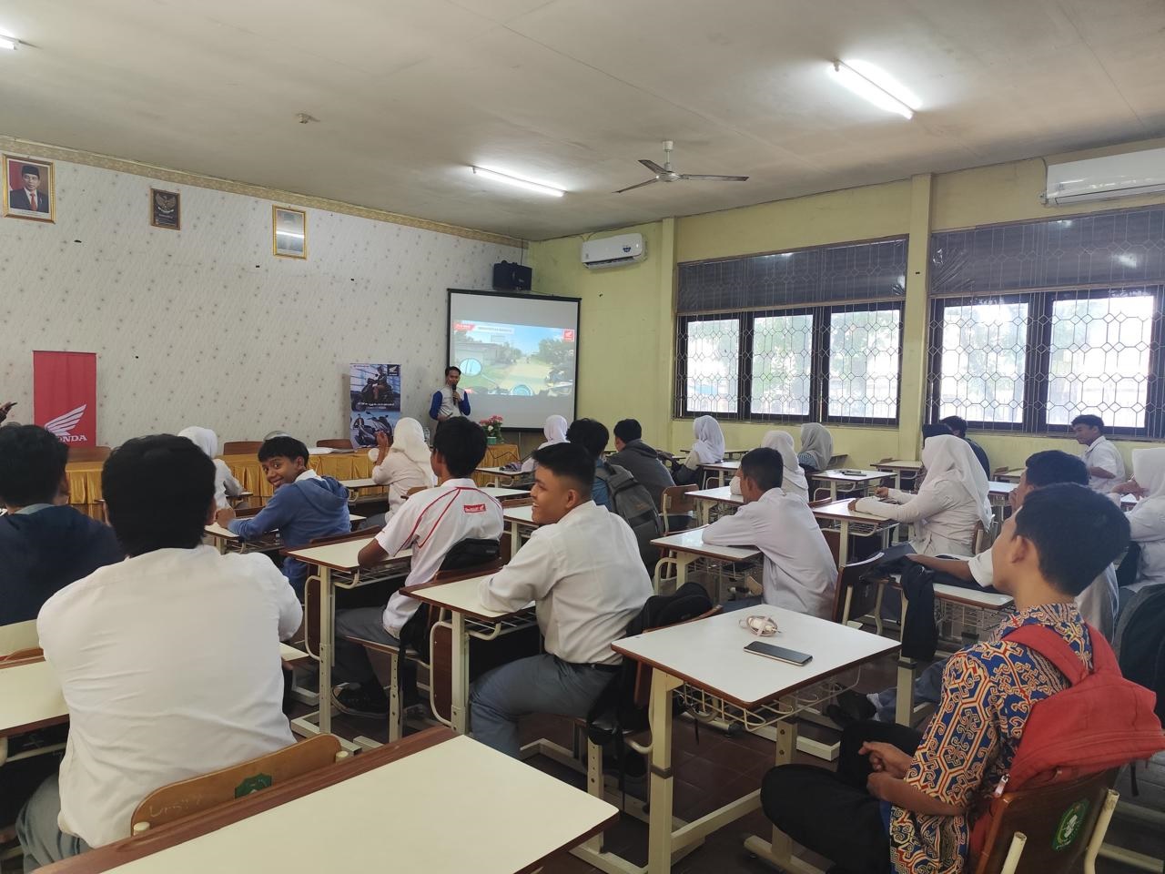 Edukasi safety riding kepada Gen Z dari Astra Motor.