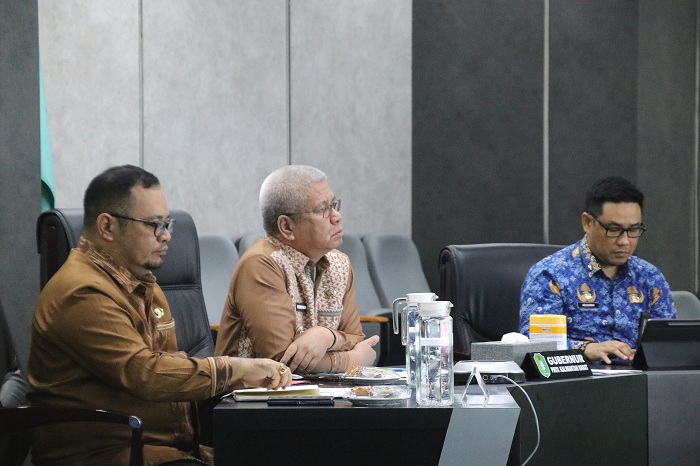 RAKOR: Harisson mengikuti rakor penyamaan persepsi terkait mitigasi dan simulasi penyesuaian penerapan PKB, BBNKB, dan opsen pajak secara daring bersama Mendagri, Kamis (19/12).