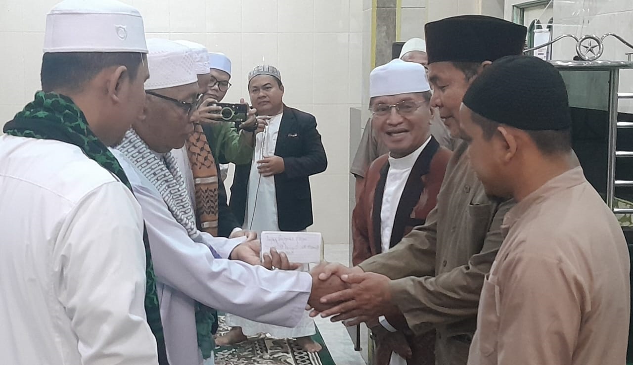 SAJADAH FAJAR: Kegiatan Sajadah Fajar di Masjid Al Hamid, Kampung Dagang Barat, Kecamatan Sambas pada Minggu (22/12).