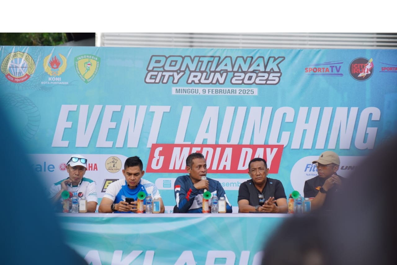 SAMBUTAN: Penjabat Wali Kota Pontianak Edi Suryanto memberikan sambutan pada launching Pontianak City Run 2025.
