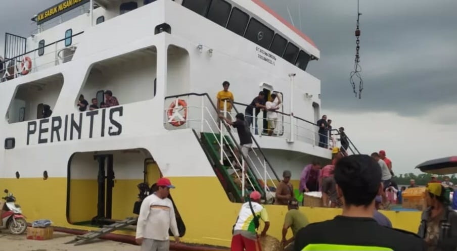 AKTIVITAS PELABUHAN: Pelabuhan Sintete di Kabupaten Sambas siap menyambut lonjakan penumpang pada libur Natal dan Tahun Baru.
