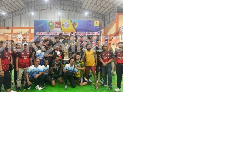 VOLI: Pj Bupati Sanggau Suherman menutup Semi Open Turnamen Volly Pasak Cup ke-3 2024 di GOR Bujang Malaka Sanggau, Sabtu (21/12/2024).