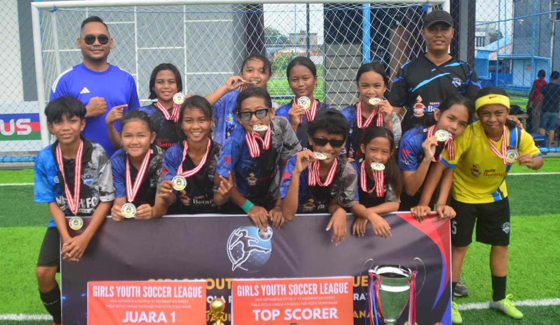 JUARA:&nbsp;Miftah Khatulistiwa juara&nbsp;Girls Youth Soccer League.