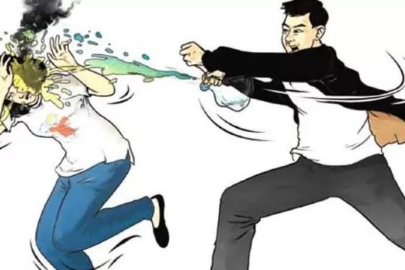 Ilustrasi penyiraman air keras.
