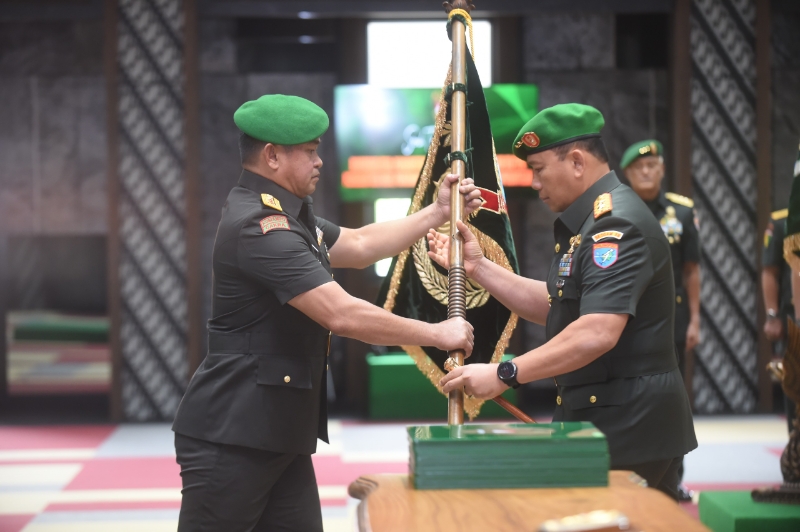 Kepala Staf Angkatan Darat (Kasad), Jenderal TNI Maruli Simanjuntak memimpin Sertijab Pangdam XII Tanjungpura dari Mayjen TNI Iwan Setiawan dan kini resmi dipimpin Mayjen TNI Jamallulael.