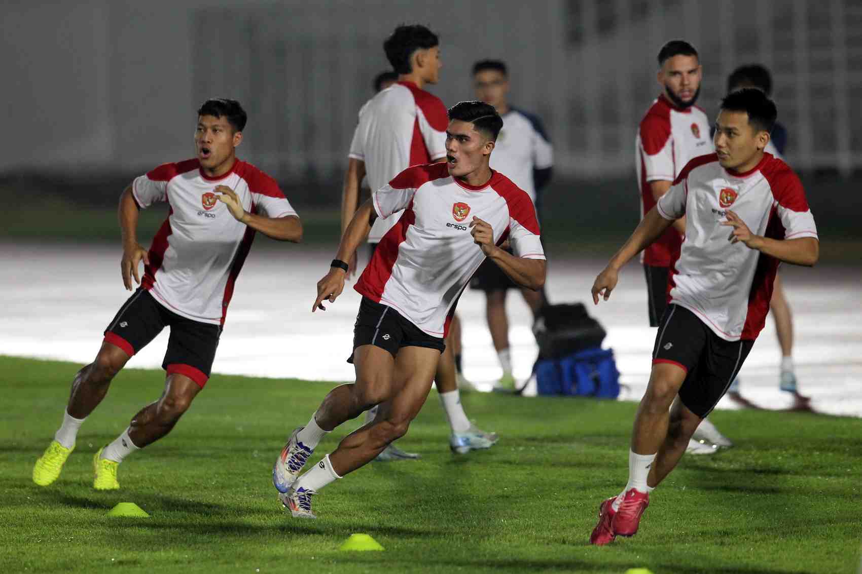 LATIHAN: Sesi latihan Timnas Indonesia di Stadion Utama Gelora Bung Karno, Jakarta, beberapa waktu lalu.