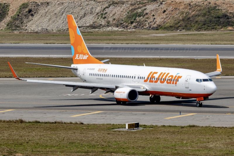 Pesawat terbang Jeju Air Boeing 737-800.