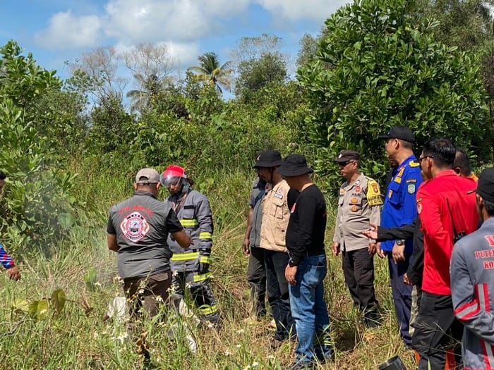 LATIHAN: BPBD Kota Singkawang menggelar pelatihan simulasi kebakaran (fire training simulation).