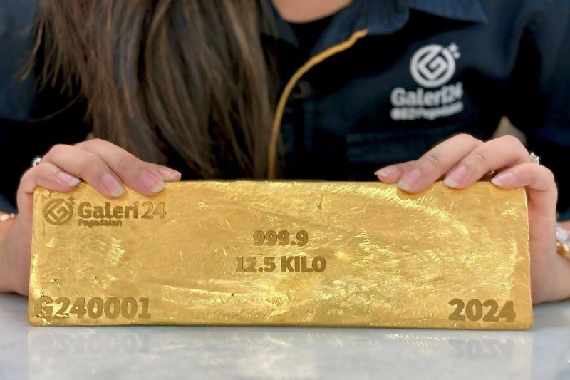 Ilustrasi - Emas batangan.