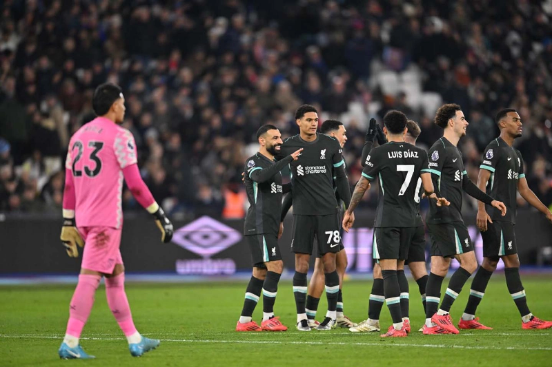 Pemain Liverpool merayakan gol ke gawang West Ham United pada pertandingan Liga Inggris di Stadion London, Minggu setempat atau Senin dini hari WIB.