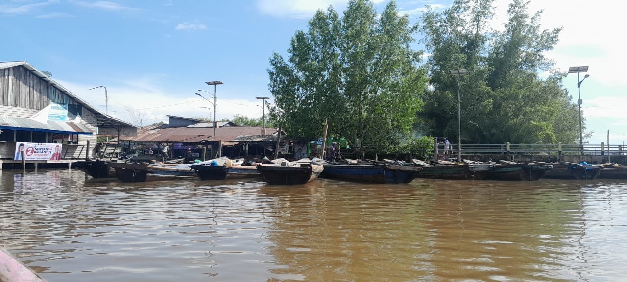 ANDALAN: Jalur penyeberangan sungai, masih menjadi andalan masyarakat, termasuk saat akan menuju sejumlah tempat wisata.