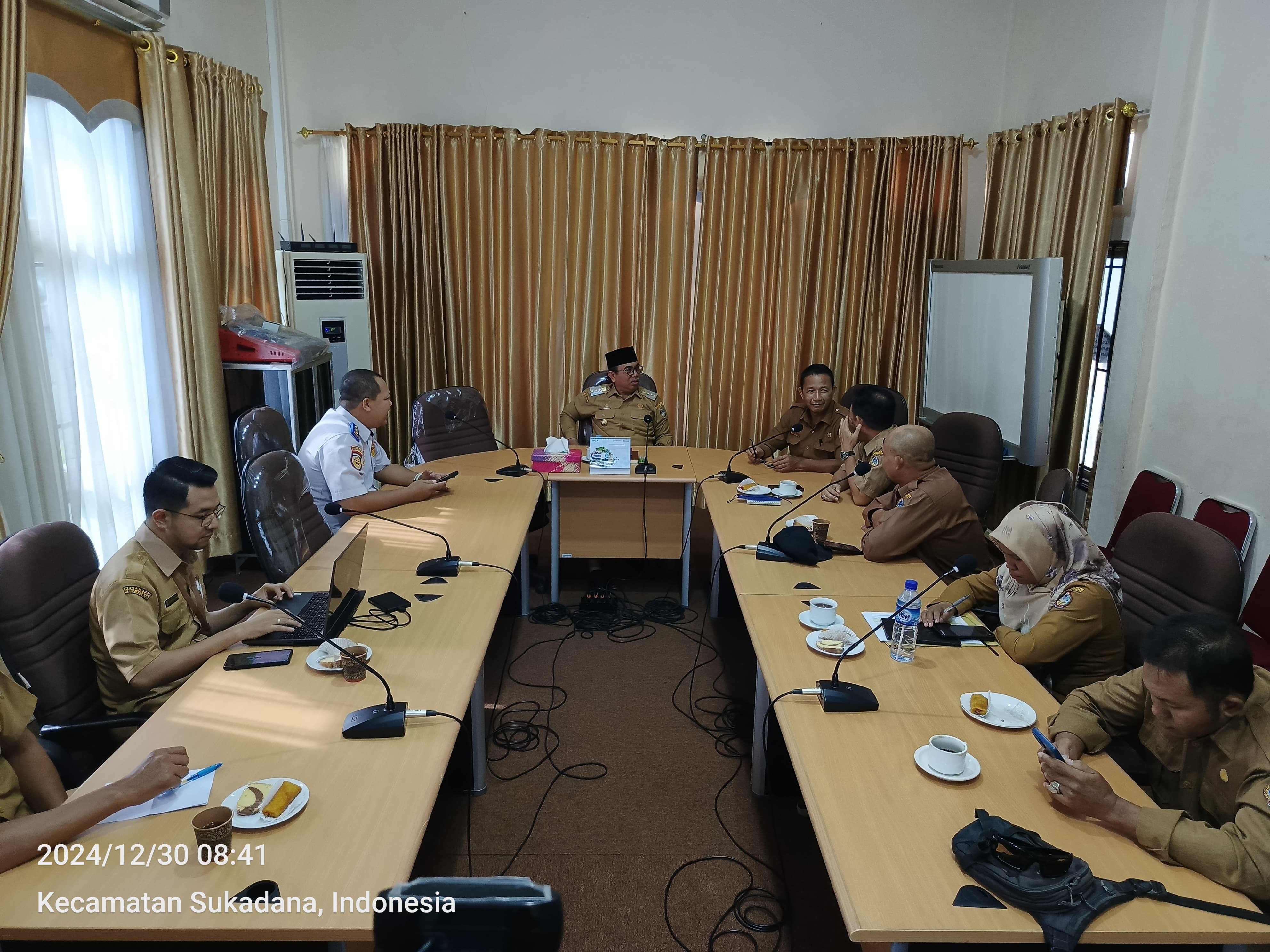 RAKOR: Pj Bupati Kayong Utara hadiri rapat koordinasi pengendalian inflasi, tekankan stabilitas harga bahan pokok secara virtual.