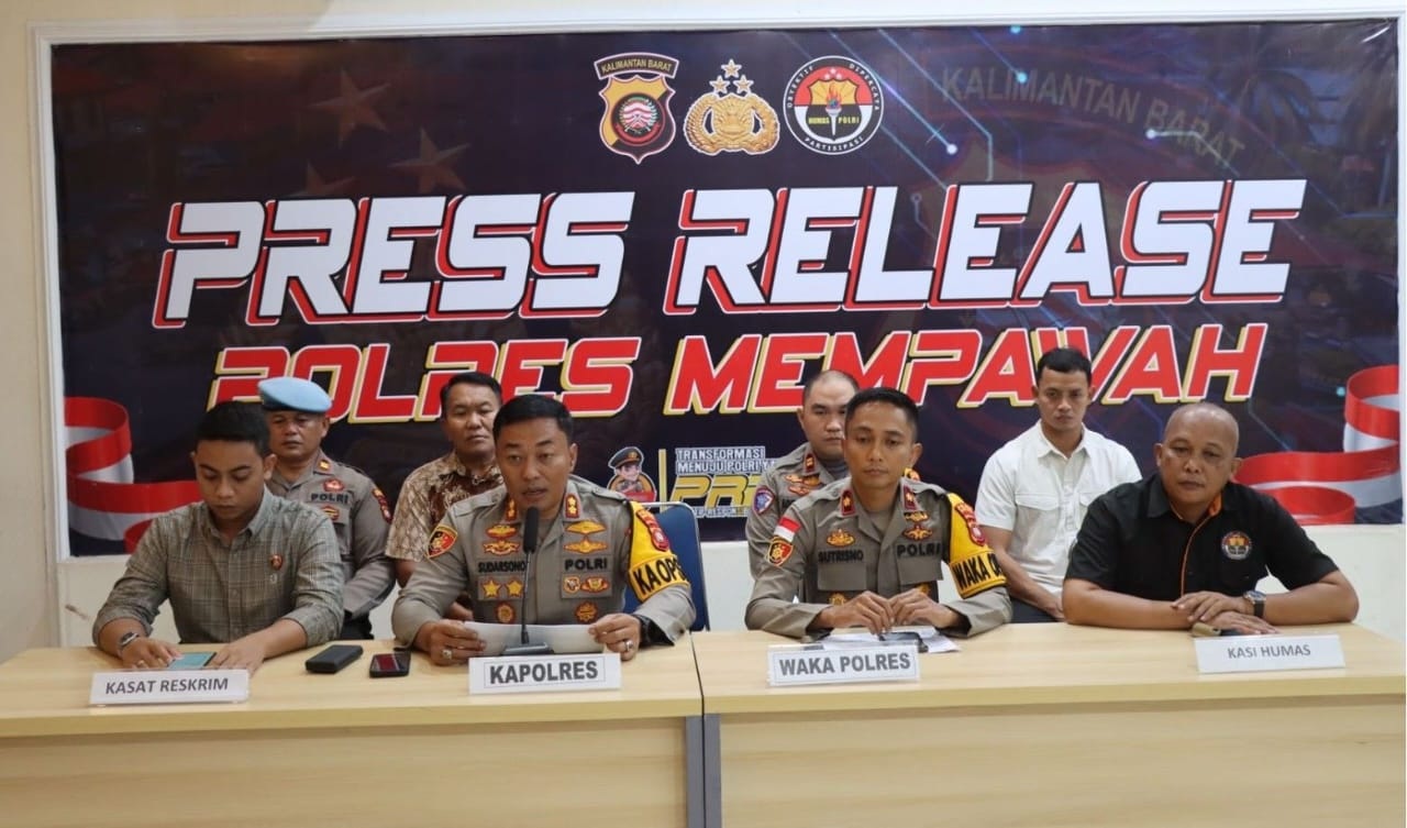 RELEASE : Kapolres AKBP Sudarsono memimpin press release hasil kerja tahun 2024.