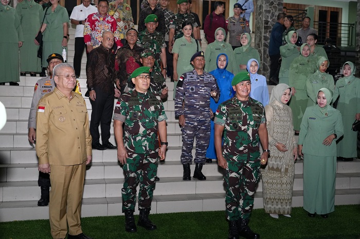 KODAM: Harisson saat menyaksikan prosesi pisah sambut Panglima Kodam XII/Tanjungpura di Lapangan Tidayu, Kodam XII/Tanjungpura, (31/12).