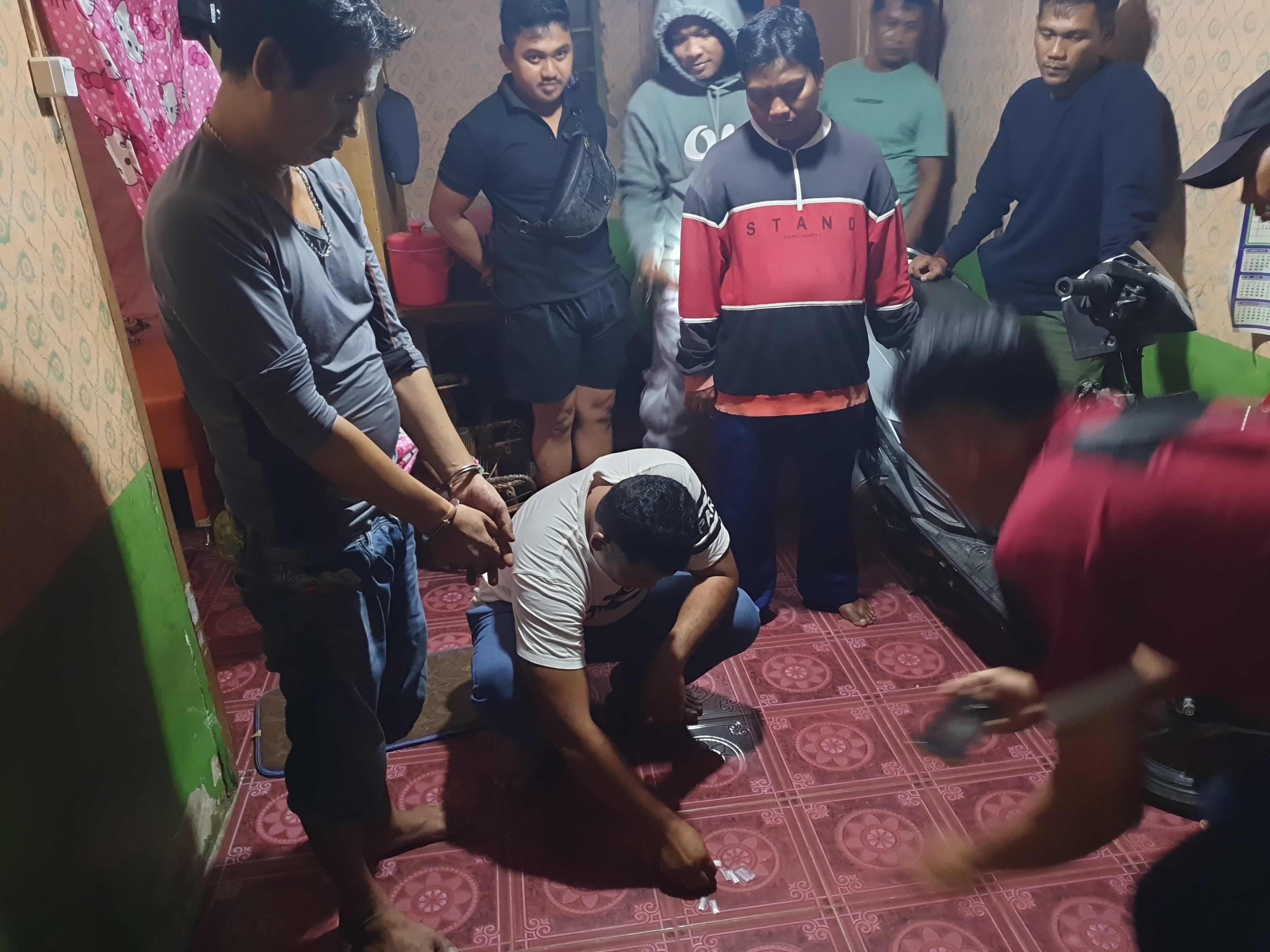 NARKOTIKA : Situasi perbatasan negara Indonesia-Malaysia masih sangat rentan dengan penyelundupan dan peredaran barang haram narkotika seperti di wilayah hukum Polsek Sekayam.