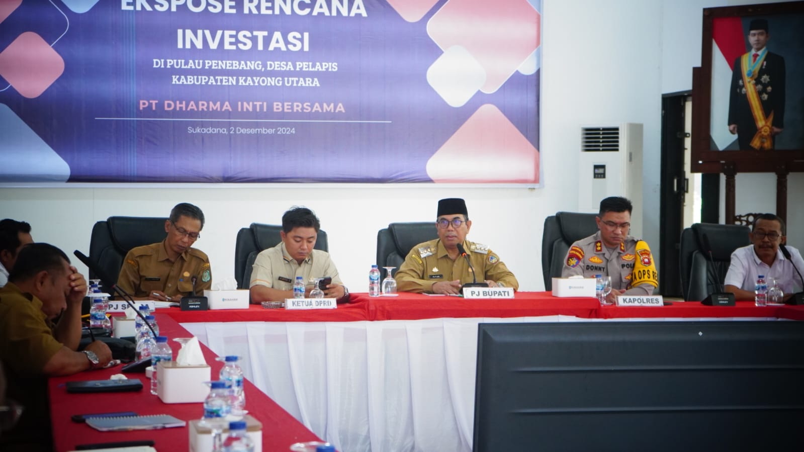 DISKUSI: Suasana coffee morning and discussion di Pendopo Bupati Kayong Utara, Kamis (2/1). Pertemuan ini membahas investasi di Pulau Penebang.