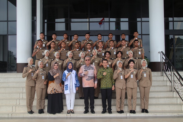 AUDIENSI: Pj Gubernur Harisson foto bersama usai menerima audiensi para praja IPDN asal Kalbar, Kamis (2/1).