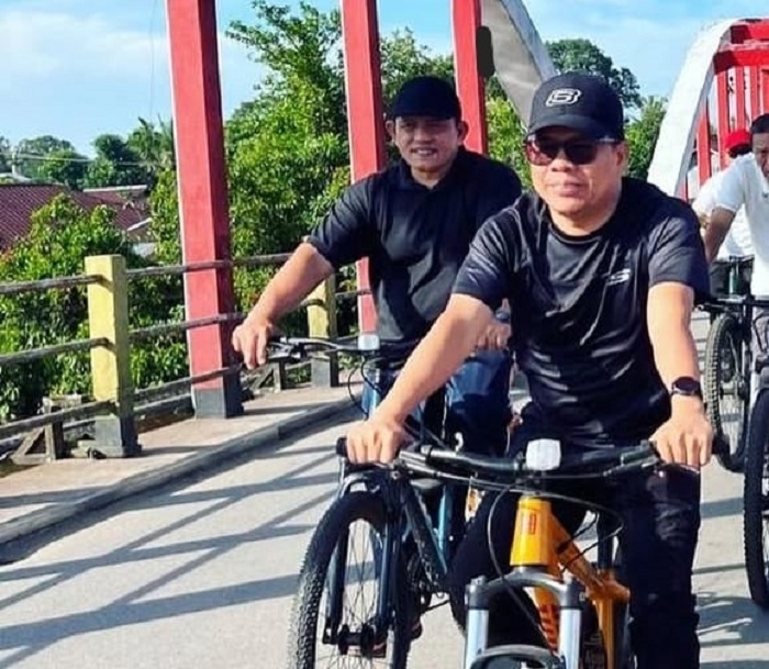 OLAHRAGA: Bupati dan Wakil Bupati Sambas terpilih pada Pilkada Serentak 2024 saat bersepeda. Pelantikan keduanya masih menunggu surat resmi dari Kemendagri.