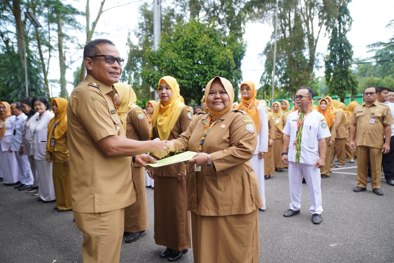 DPA: Pj Wali Kota Pontianak Edi Suryanto menyerahkan DPA di lingkup Dinas Kesehatan Kota Pontianak.