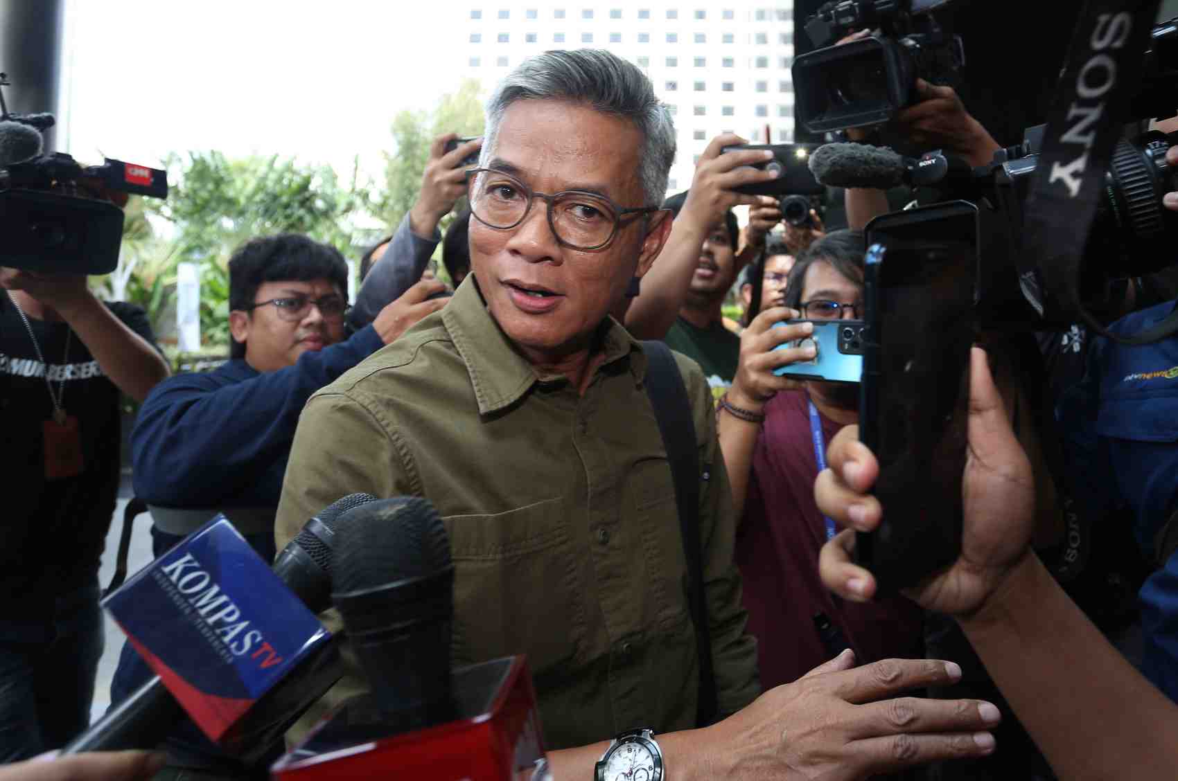 DIPERIKSA KPK: Mantan Komisioner KPU Wahyu Setiawan tiba di Gedung KPK, Senin (6/1).