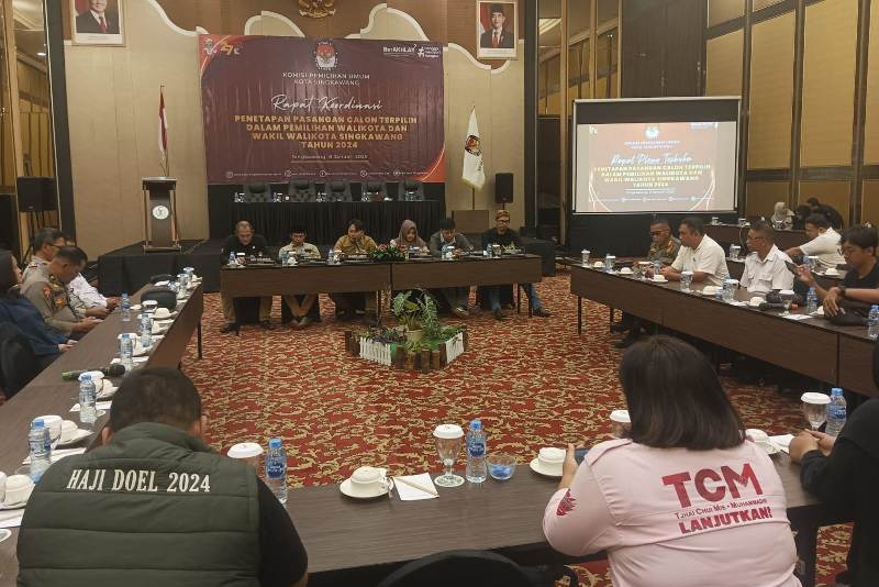 Rapat koordinasi persiapan penetapan pasangan calon terpilih dalam Pemilihan Walikota dan Wakil Walikota Singkawang Tahun 2024 di Hotel Mahkota&nbsp;Rabu (8/1).