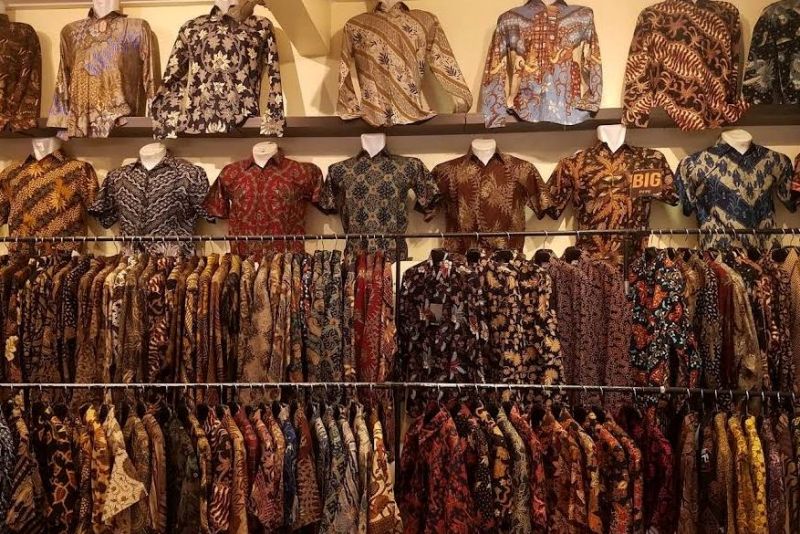 Ilustrasi pakaian batik.