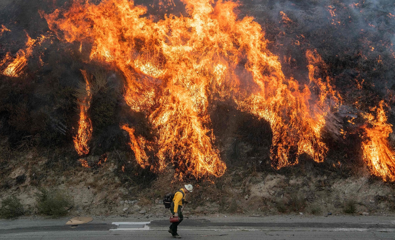 HANGUS: Kebakaran hebat melanda Los Angeles, Amerika Serikat mengakibatkan sedikitnya 10 orang meninggal dunia dan ribuan rumah hangus terbakar.