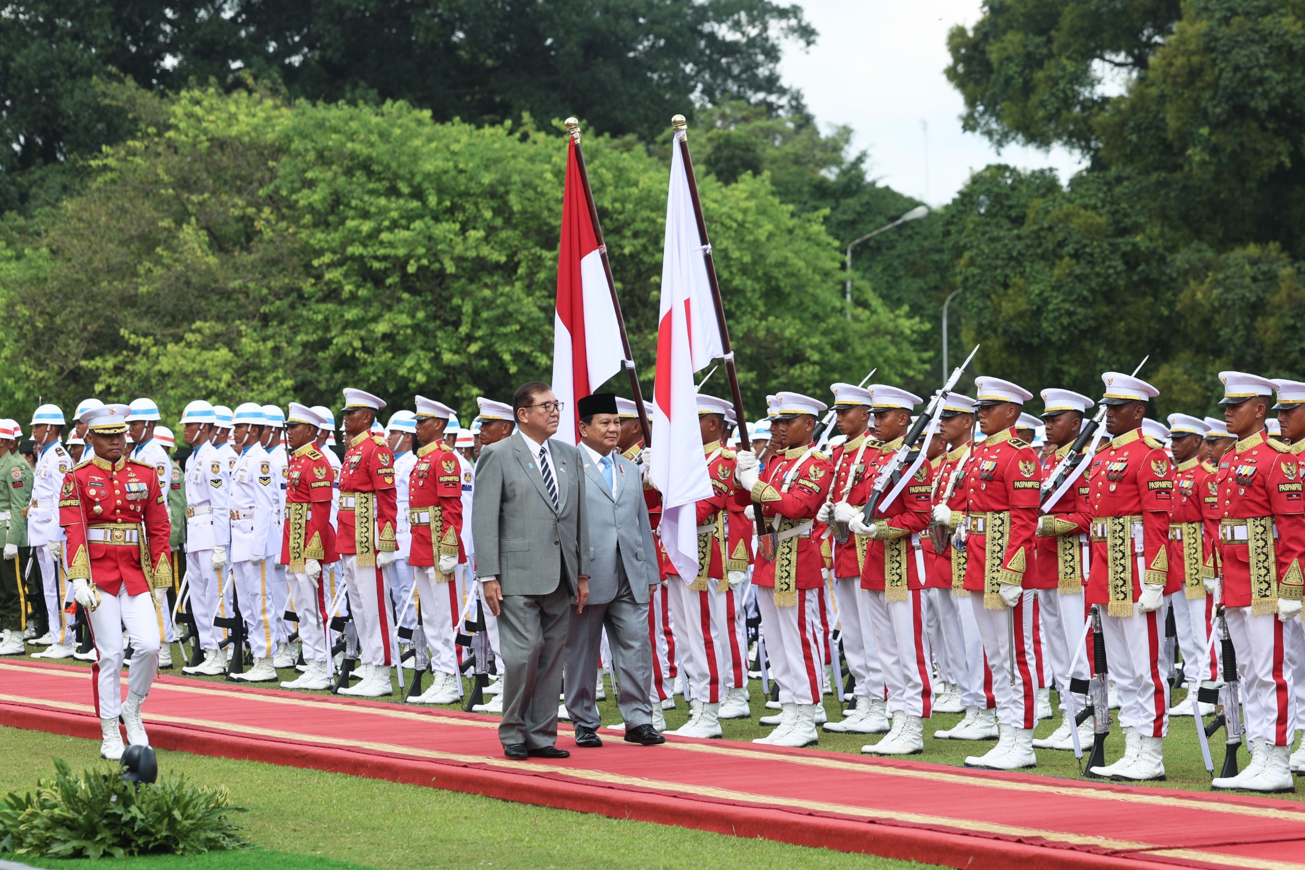 Presiden RI Prabowo Subianto saat menerima kunjungan Perdana Menteri Jepang Shigeru Ishiba di Istana Kepresidenan Bogor, Jawa Barat, Sabtu (11/1).