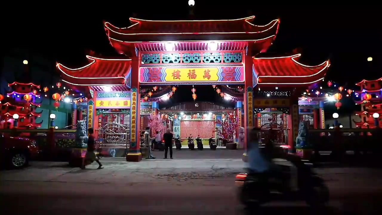 MERIAH: Menjelang Hari Raya Imlek, dekorasi lampion hiasi klenteng hingga kawasan pasar.