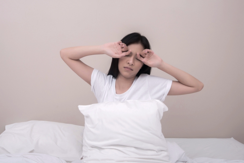 Ilustrasi merasa lesu saat bangun tidur.