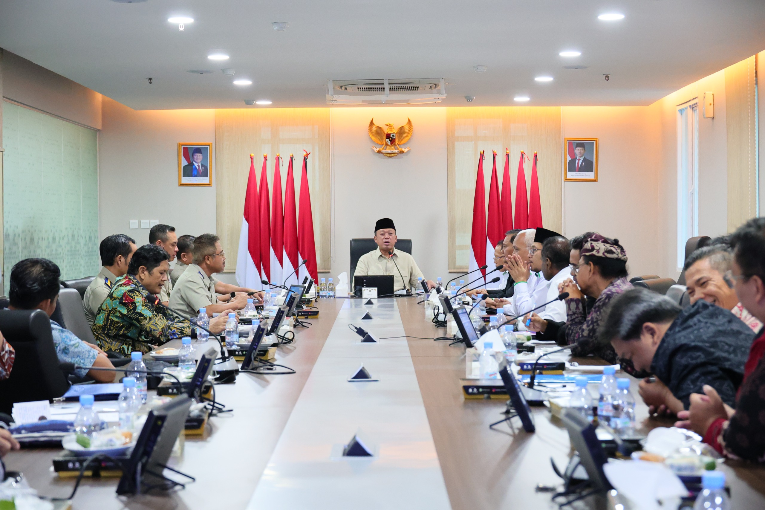Nusron Wahid melakukan Rapat Koordinasi (Rakor) dengan sejumlah perwakilan dari organisasi lintas agama untuk percepatan pendaftaran tanah rumah ibadah di Indonesia.
