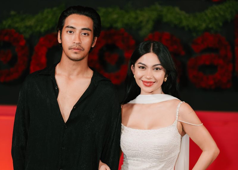 Ariel Tatum (kanan) dan Abidzar Al-Ghifari merespons reaksi warganet tentang peran mereka dalam film A Business Proposal yang tayang 6 Februari mendatang.