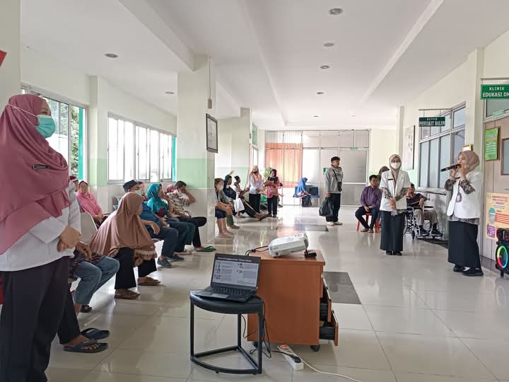 EDUKASI: RSUD SSMA ajak masyarakat kenali sediaan obat mata dan cara menggunakannya dengan benar.