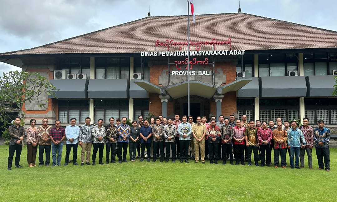 KUNKER : Bupati Kapuas Hulu, Fransiskus Diaan beserta jajaran terkait di lingkungan Pemkab Kapuas Hulu melaksanakan kunjungan kerja (Kunker) ke Bali.