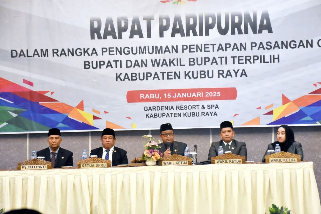 RAPAT: DPRD Kubu Raya menggelar Rapat Paripurna dalam rangka penetapan Bupati dan Wakil Bupati Kubu Raya terpilih, Rabu (15/1).
